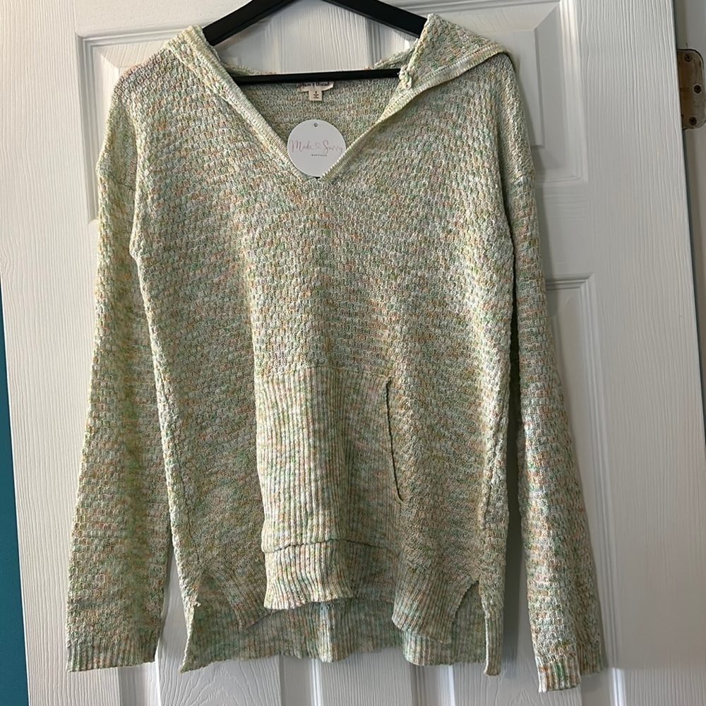 Hem and Thread Green and Pink v neck light sweater long sleeve